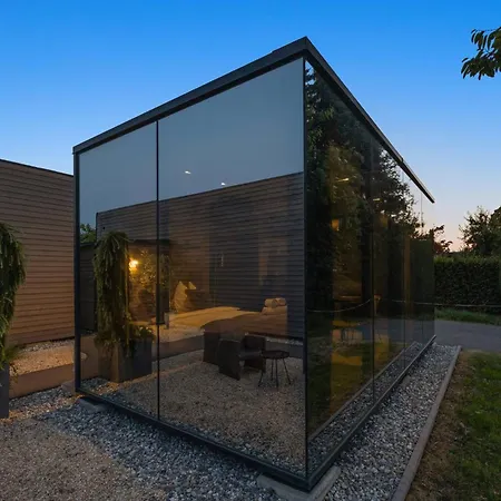 Guest house Pur & Erlebnisurlaub Im Spiegelhaus Oeoed